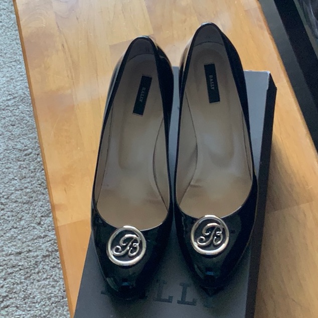 Ladies Size 38 Bally “Vortex” Black Patent Heels